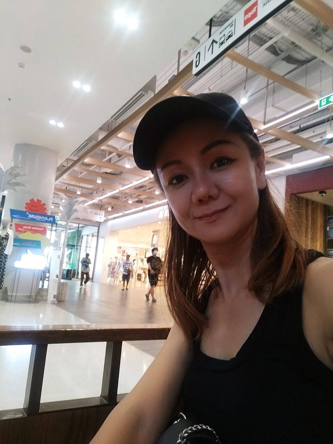 Many profile photo