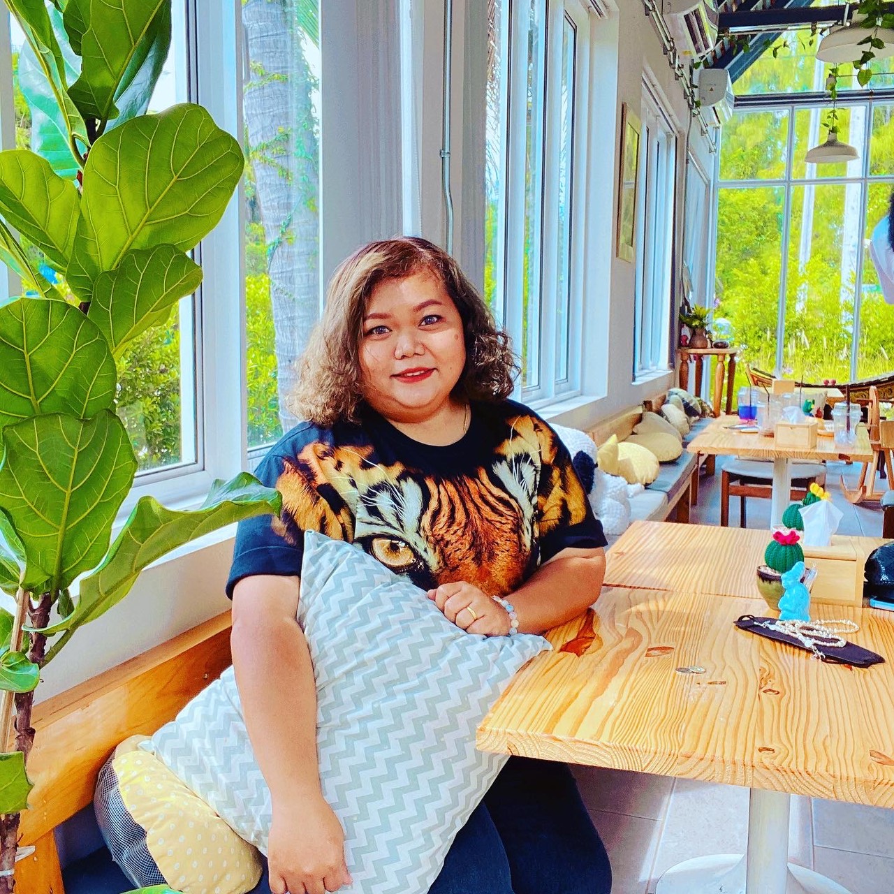 apinya profile photo